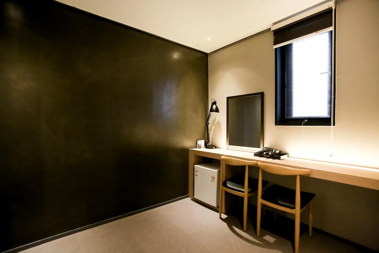 Happy Day Hotel Jeju 2*,