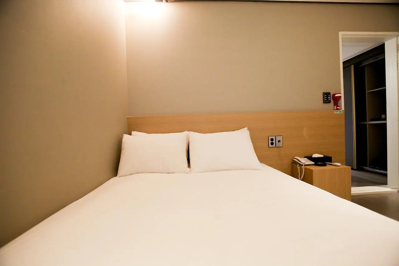 Happy Day Hotel ג'גו