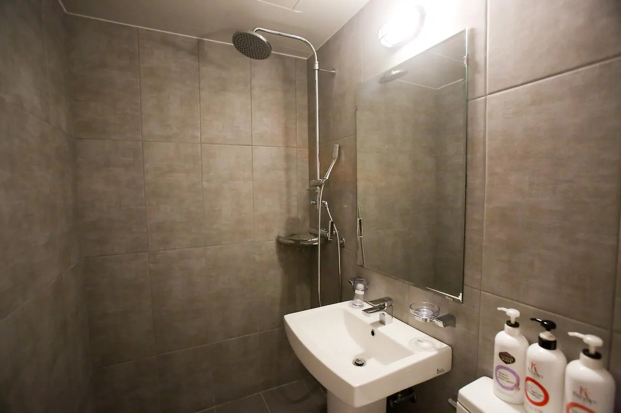 Happy Day Hotel ג'גו