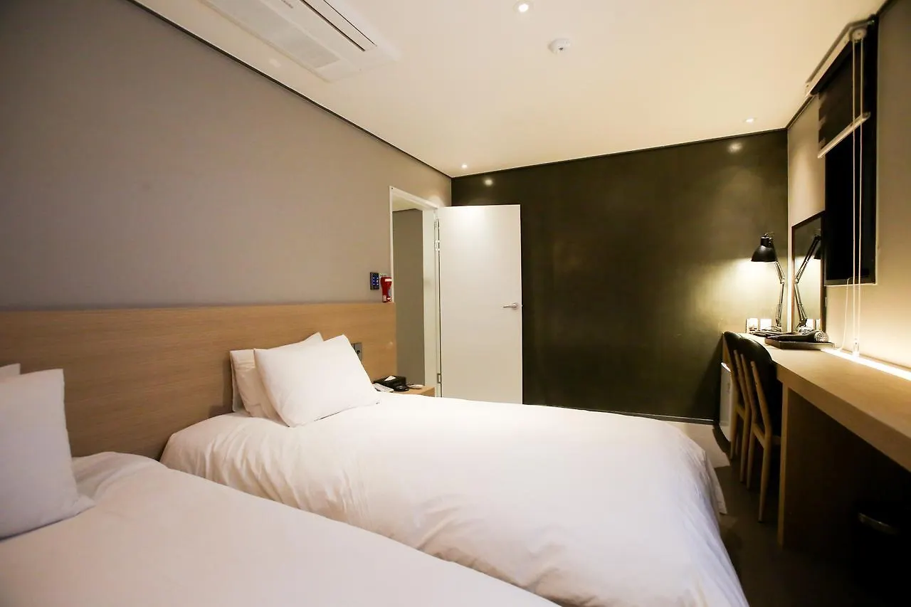 Happy Day Hotel ג'גו