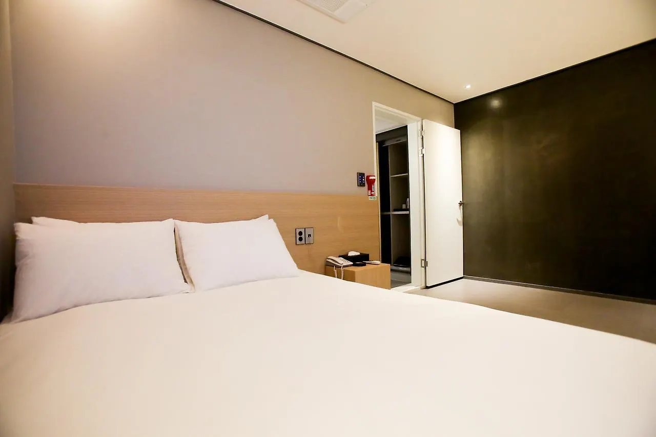 Happy Day Hotel ג'גו