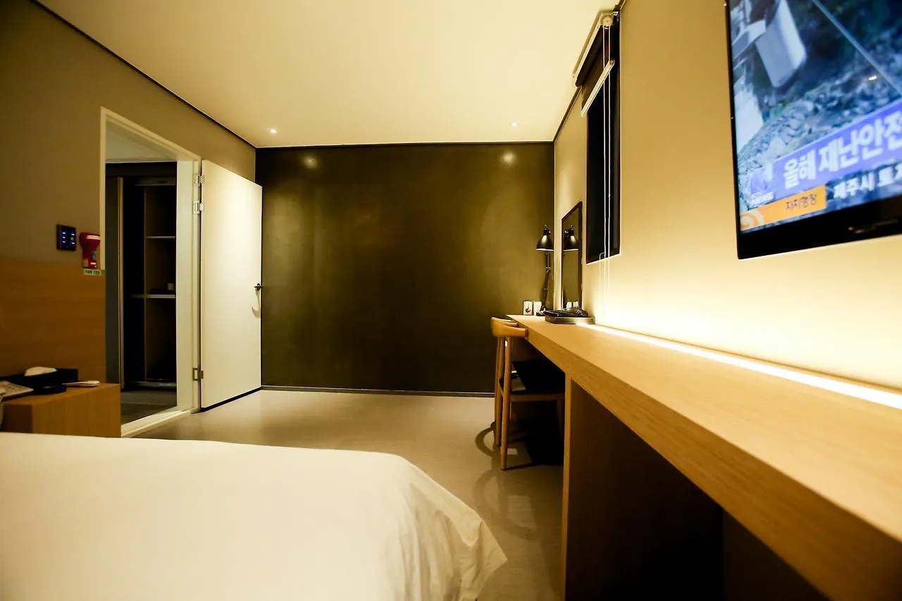 Happy Day Hotel ג'גו